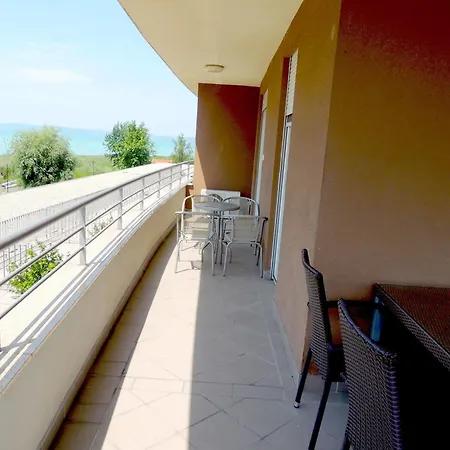 公寓 Club218 Lilly Wellness Apartman