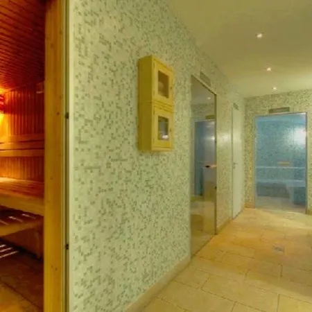 Club218 Lilly Wellness Apartman * 希欧福克