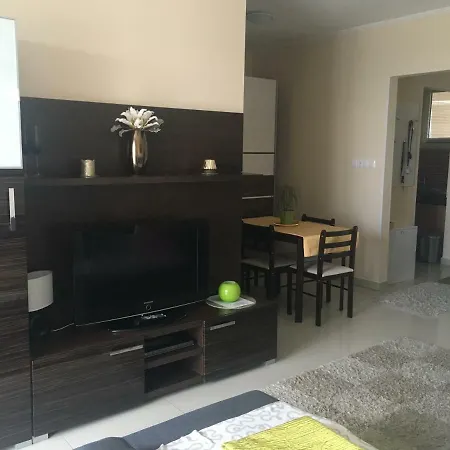 公寓 Club218 Lilly Wellness Apartman 希欧福克